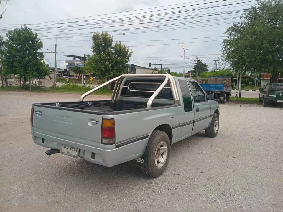 1997 Isuzu TFR III 3