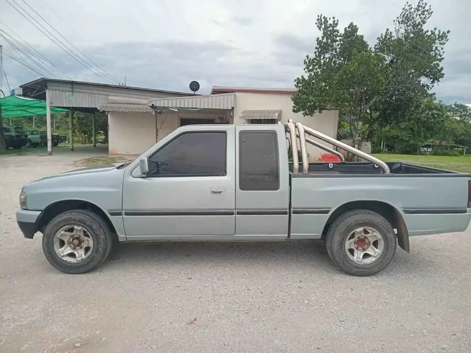 1996 Isuzu TFR III 3