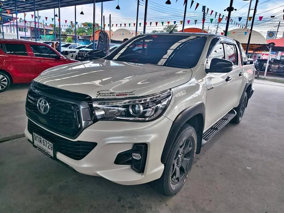 2020 Toyota Hilux VIII 2