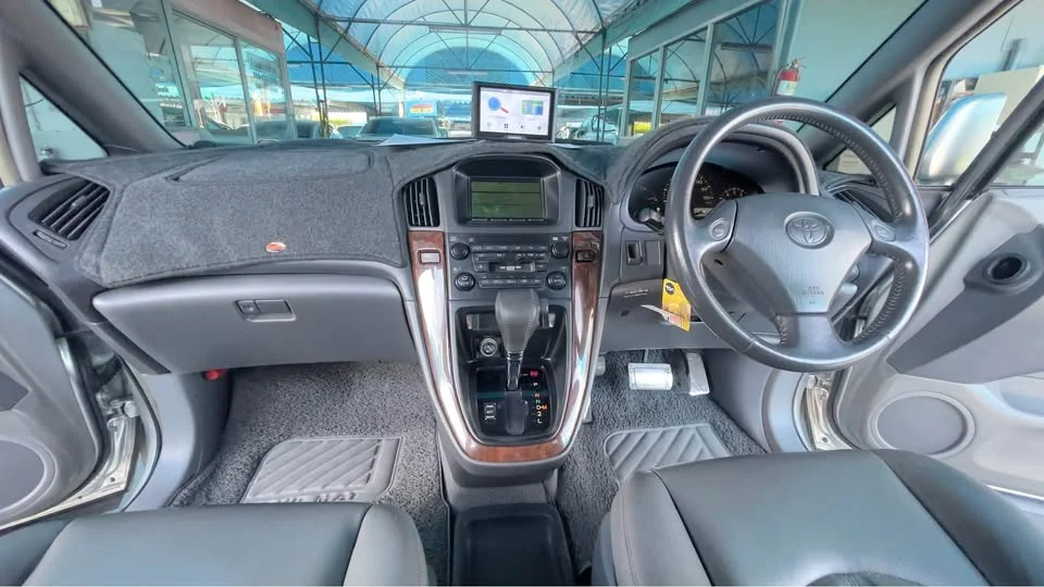 2000 Toyota Harrier I 2