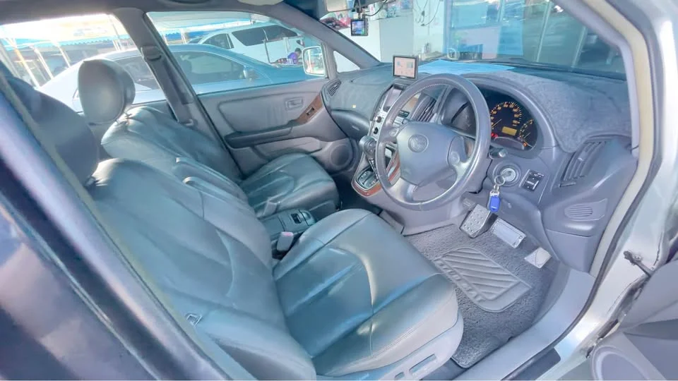2000 Toyota Harrier I 3