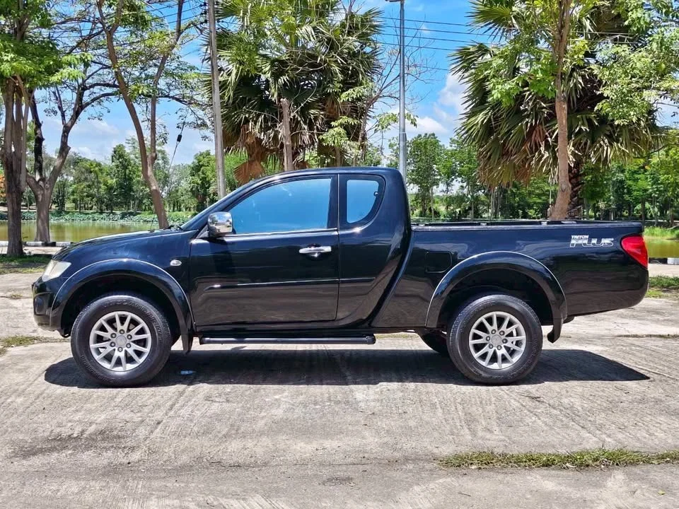 2015 Mitsubishi Triton IV 2