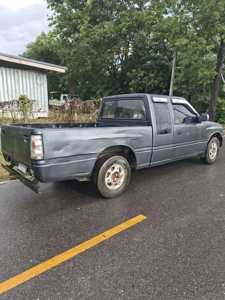 1997 Isuzu TFR III 2