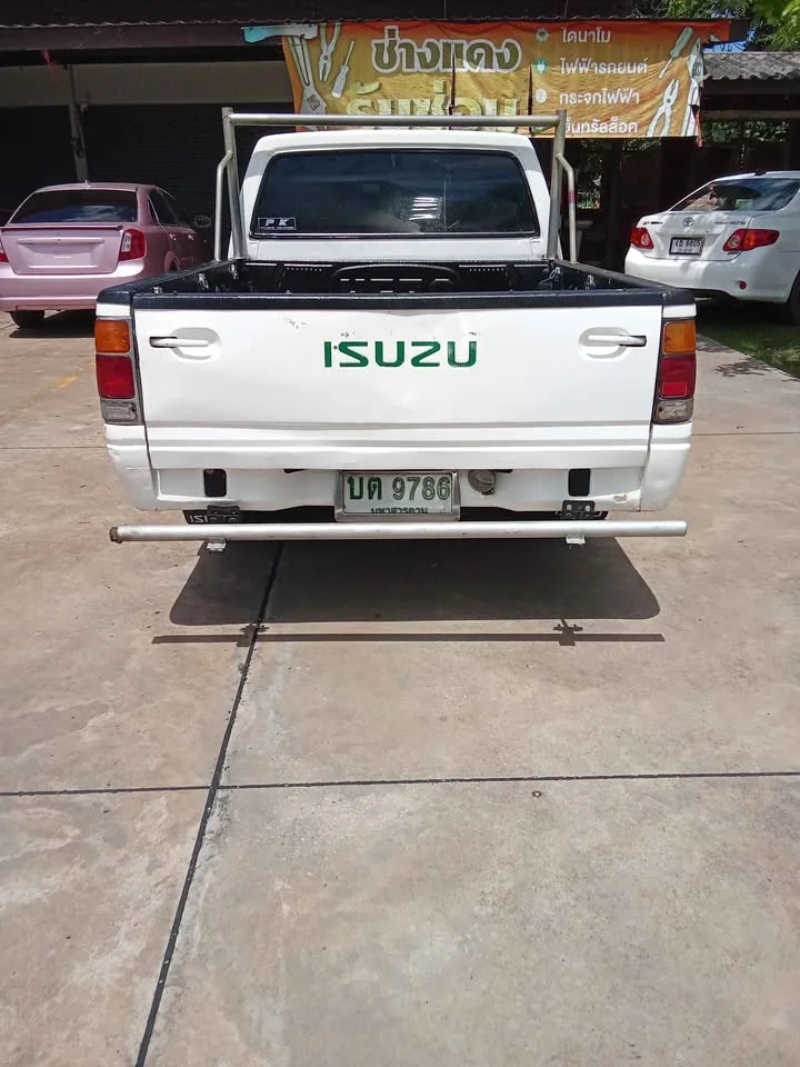 1990 Isuzu TFR III 2