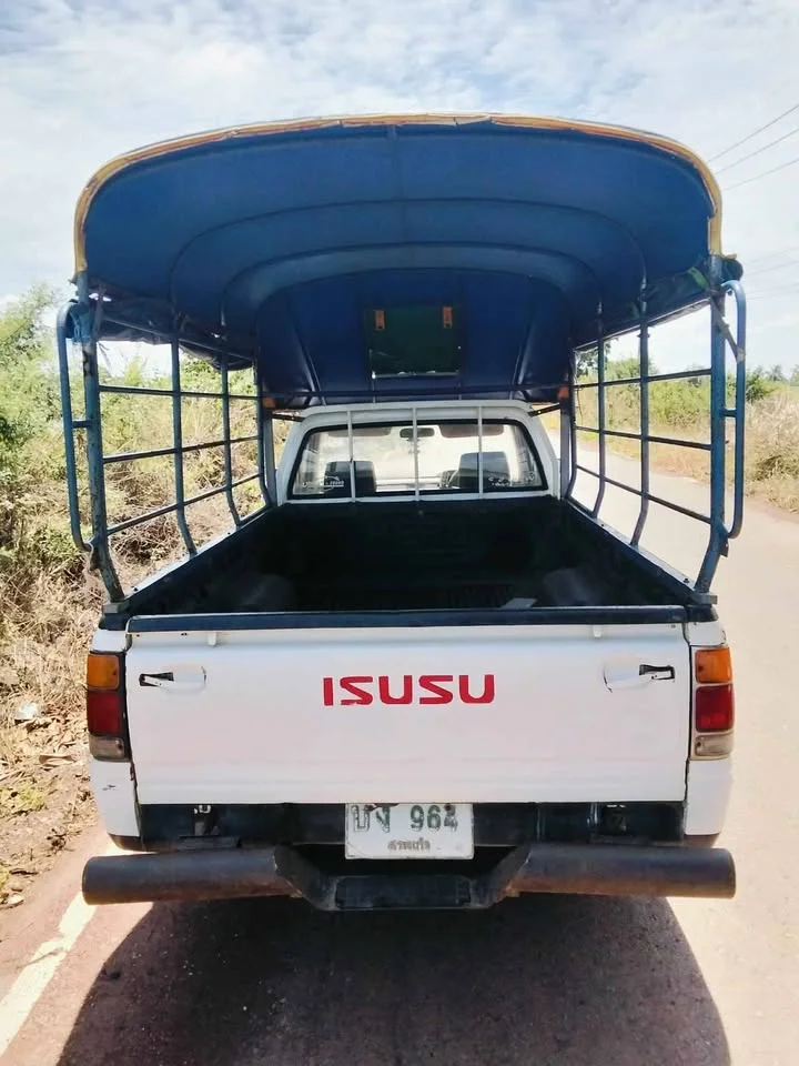 1993 Isuzu TFR III 2