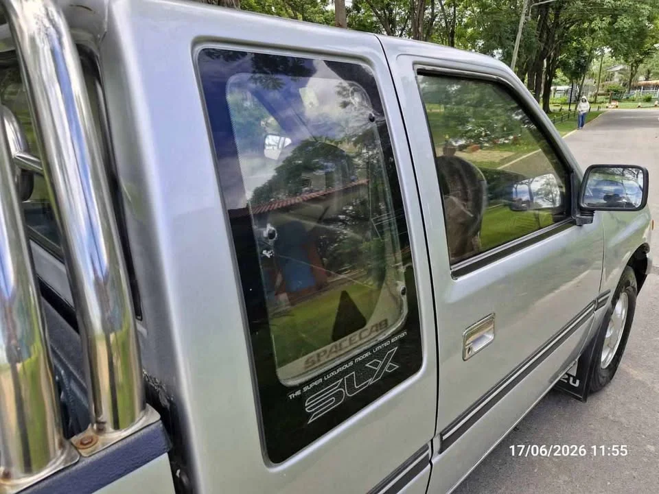 1994 Isuzu TFR III 2