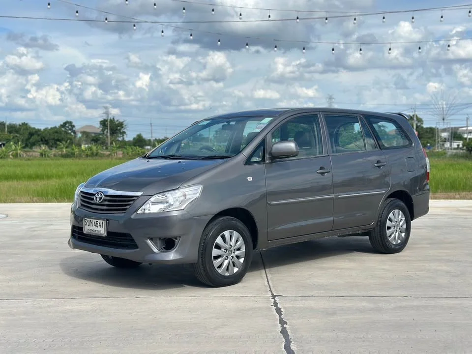 2013 Toyota Innova I 2