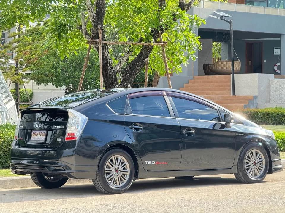 2011 Toyota Prius III 3
