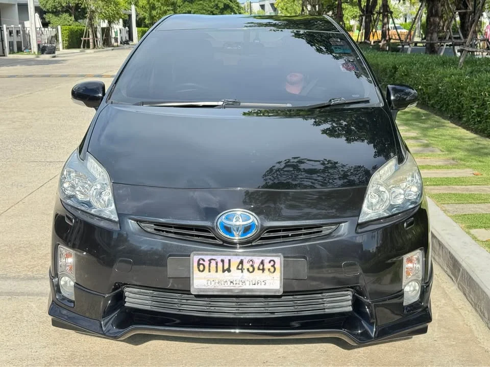 2011 Toyota Prius III 2