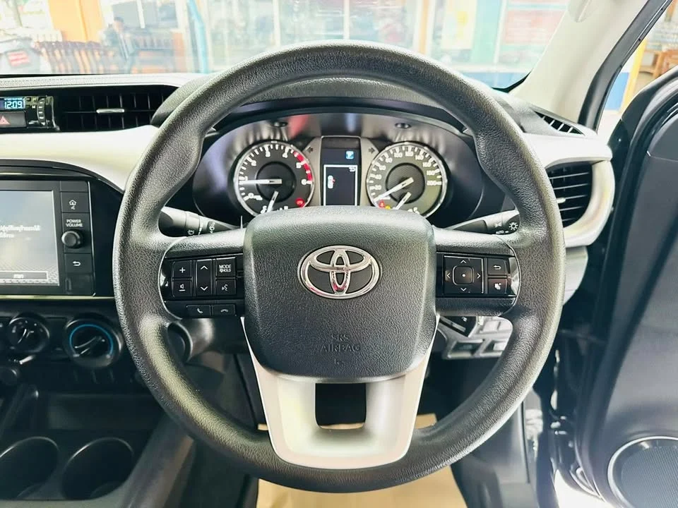 2022 Toyota Hilux VIII 3
