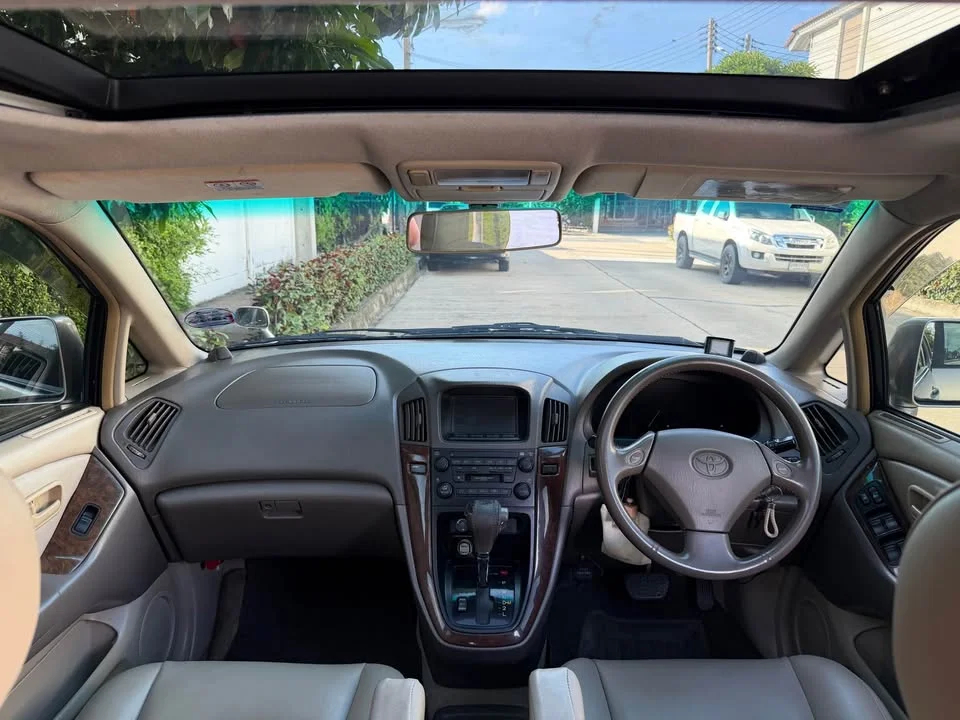 2000 Toyota Harrier I 2