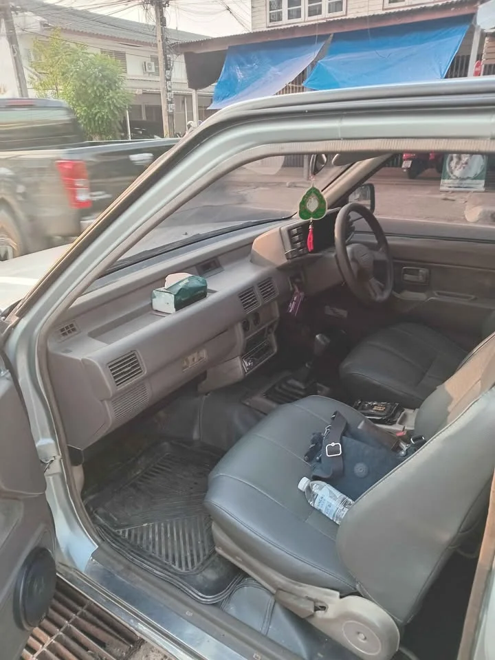 1997 Isuzu TFR III 2