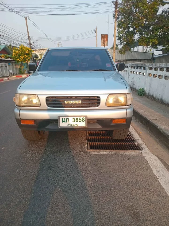1997 Isuzu TFR III 3