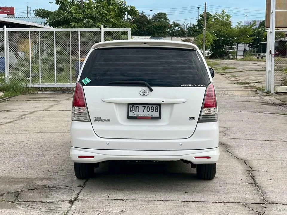 2011 Toyota Innova I 2