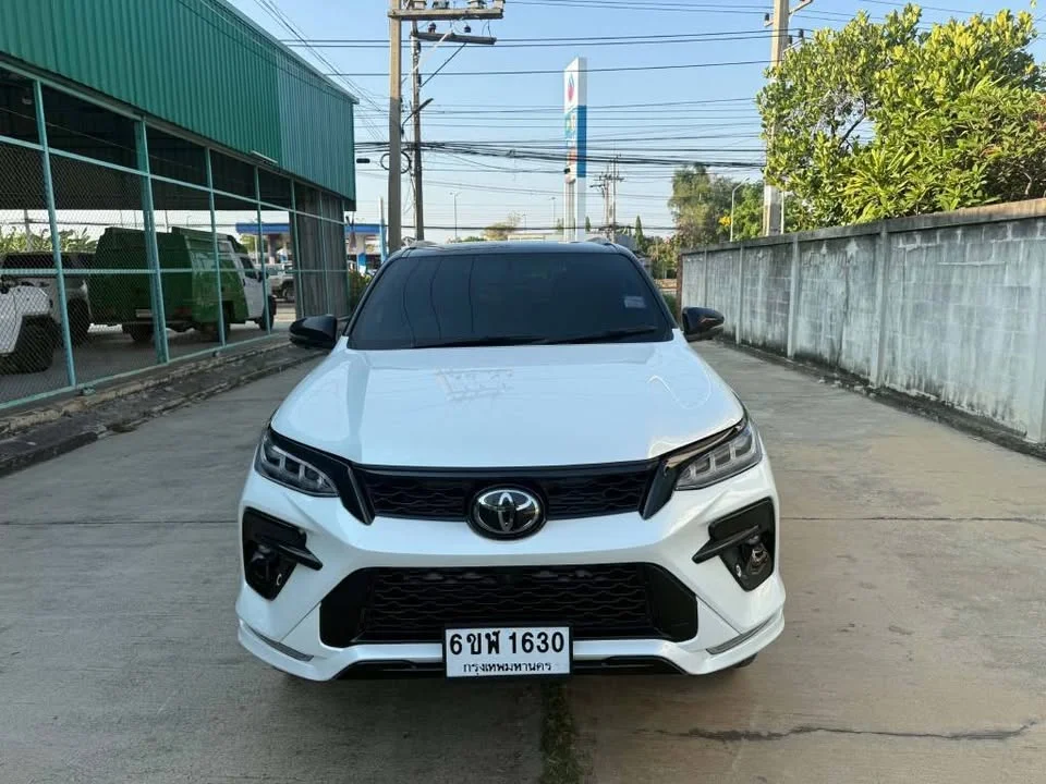 2022 Toyota Fortuner II 3