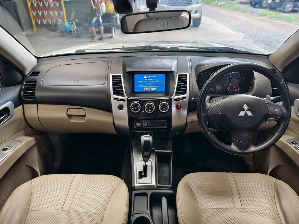 2012 Mitsubishi Pajero Sport II 2