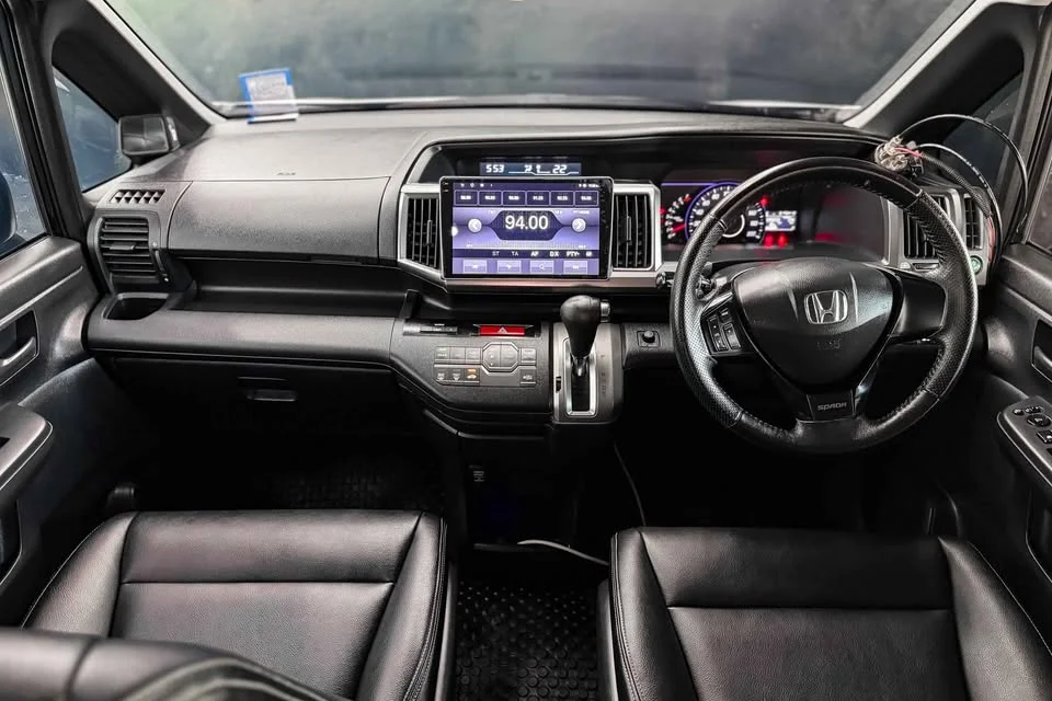 2013 Honda Stepwgn IV 2