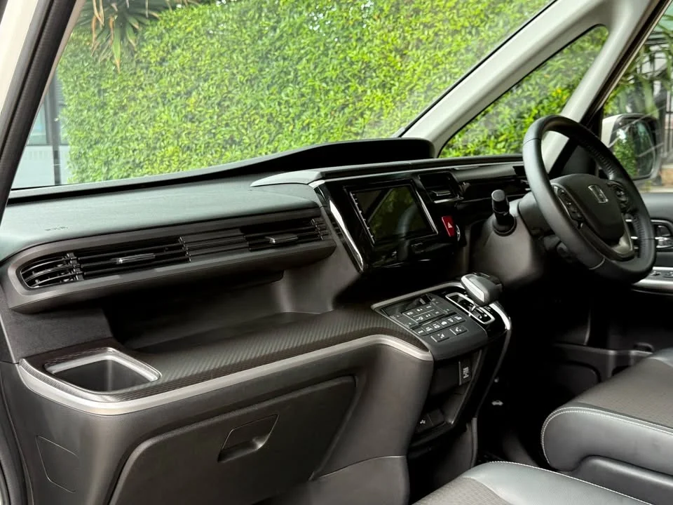2022 Honda Stepwgn V 3