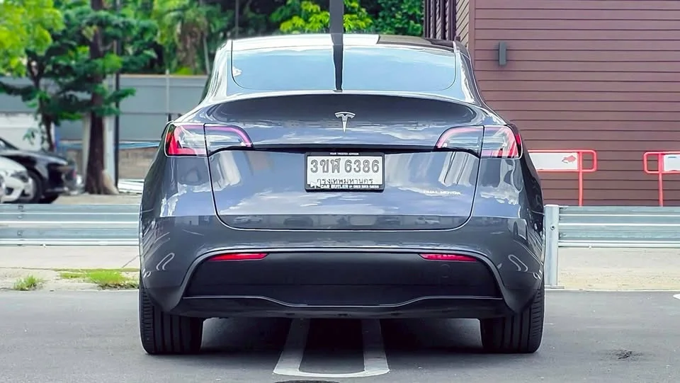 2023 Tesla Model Y 3