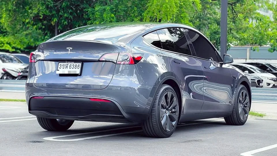 2023 Tesla Model Y 2