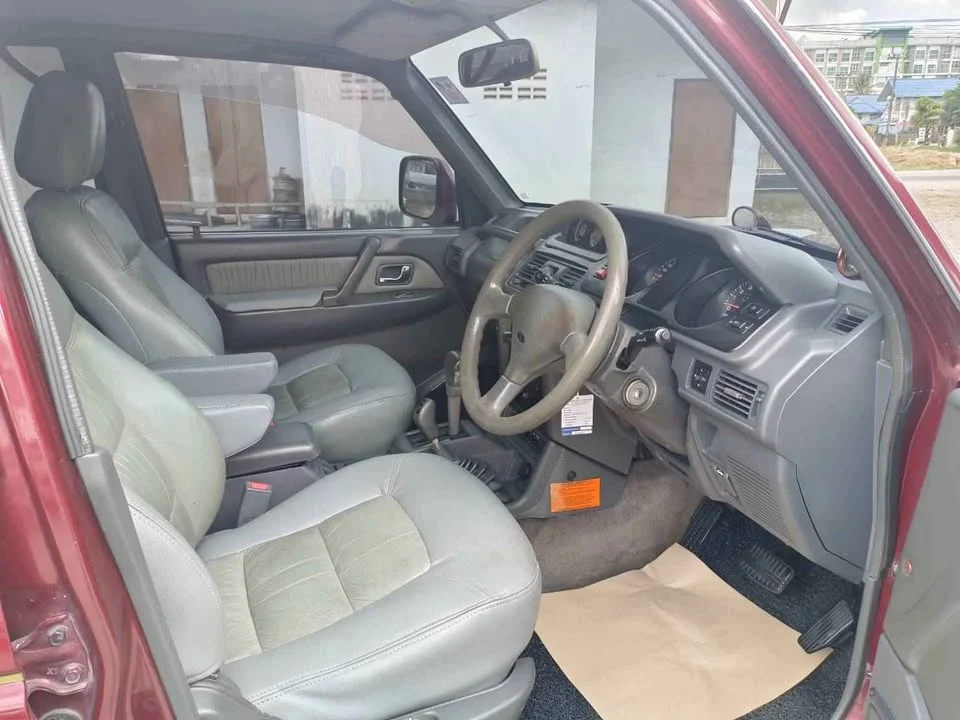 2001 Mitsubishi Pajero II 2