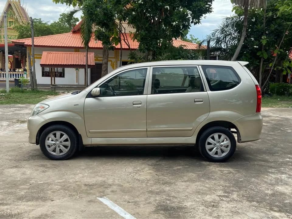 2010 Toyota Avanza I 3
