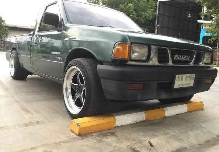 1996 Isuzu TFR III 2