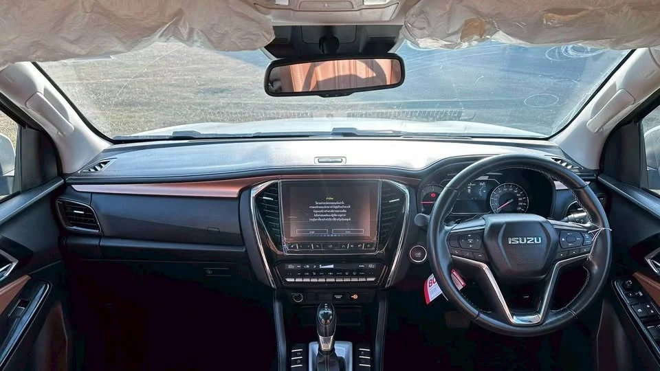 2022 Isuzu MU-X II 2