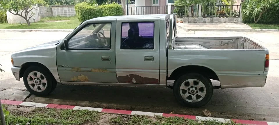 1990 Isuzu TFR III 2