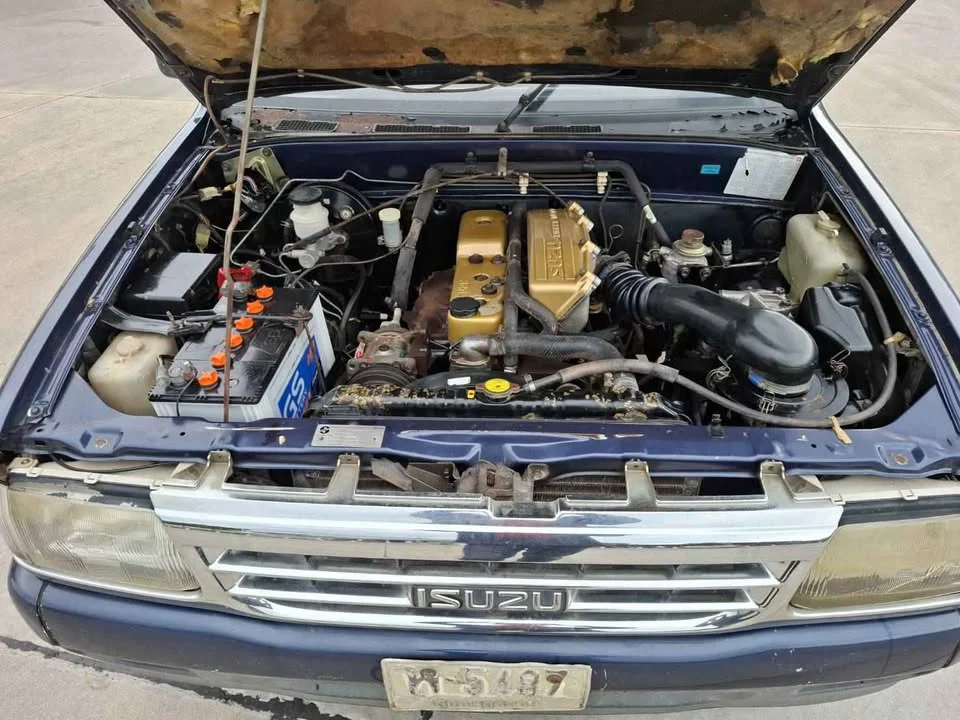 1996 Isuzu TFR III 2