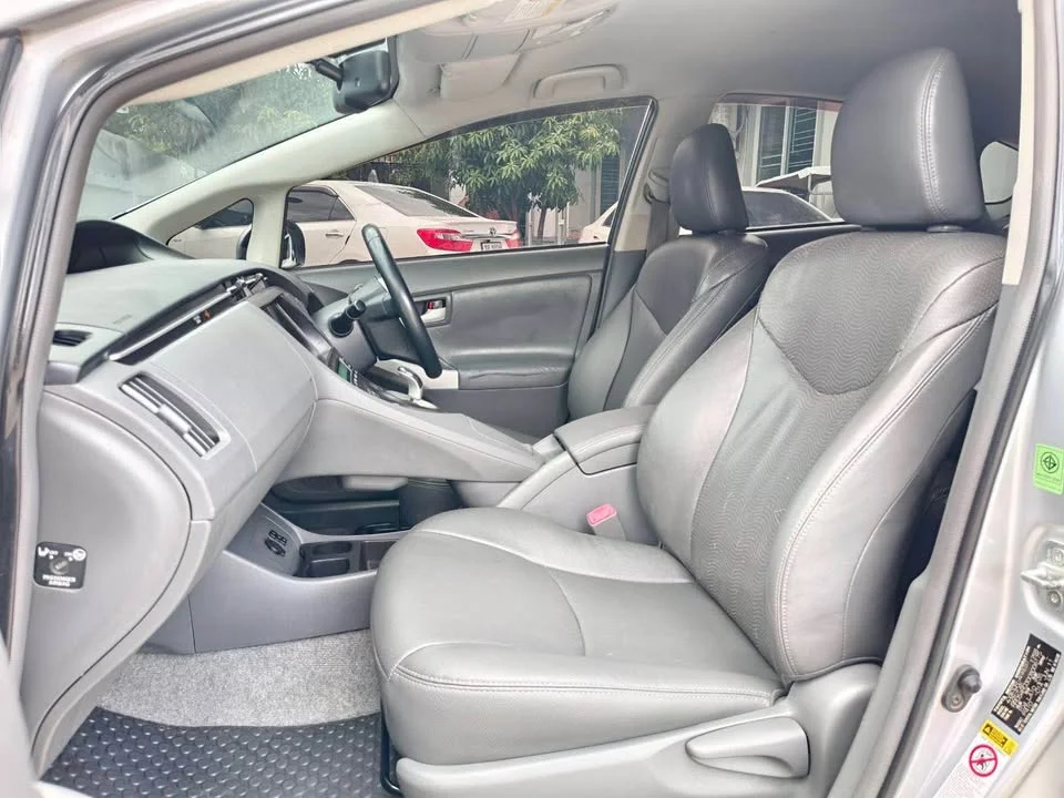 2011 Toyota Prius III 3