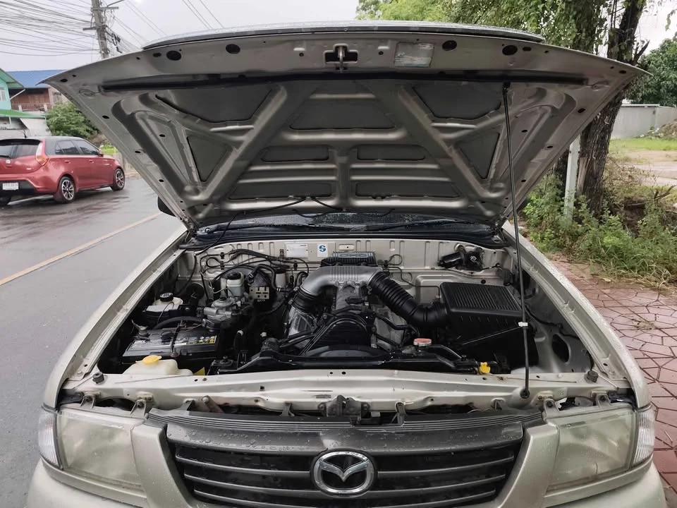 2004 Mazda 2500 Fighter V 2
