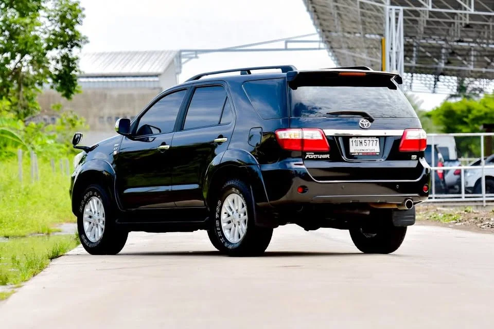 2010 Toyota Fortuner I 2