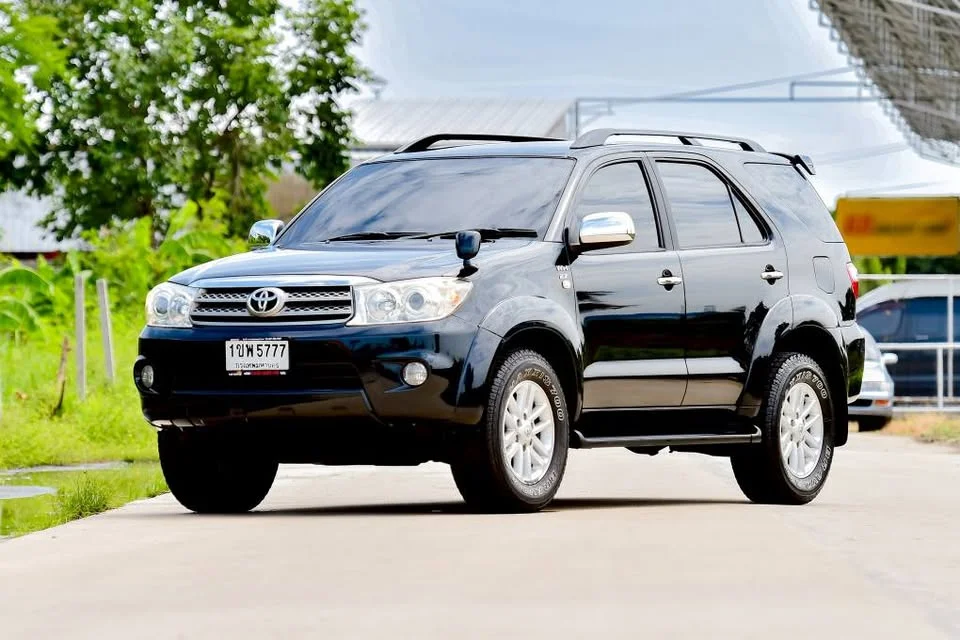 2010 Toyota Fortuner I 3