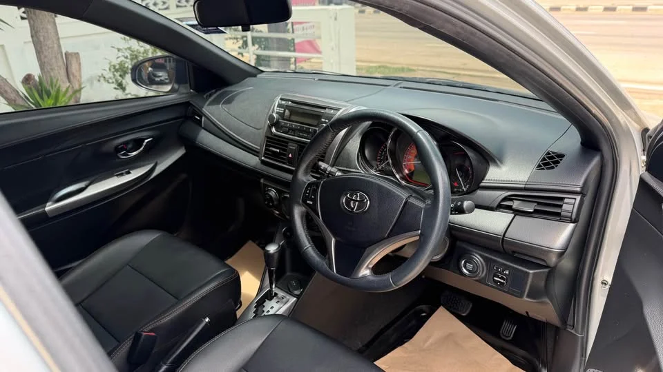 2015 Toyota Yaris III 2