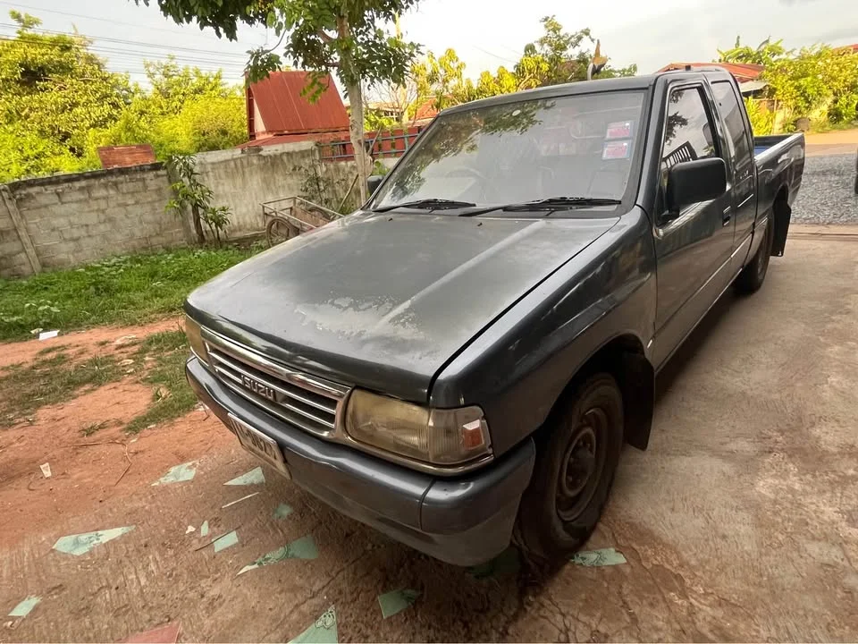 1996 Isuzu TFR III 2