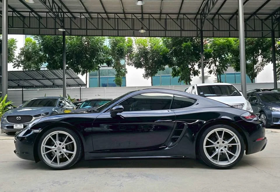 2017 Porsche 718 Boxster and Cayman IV 3