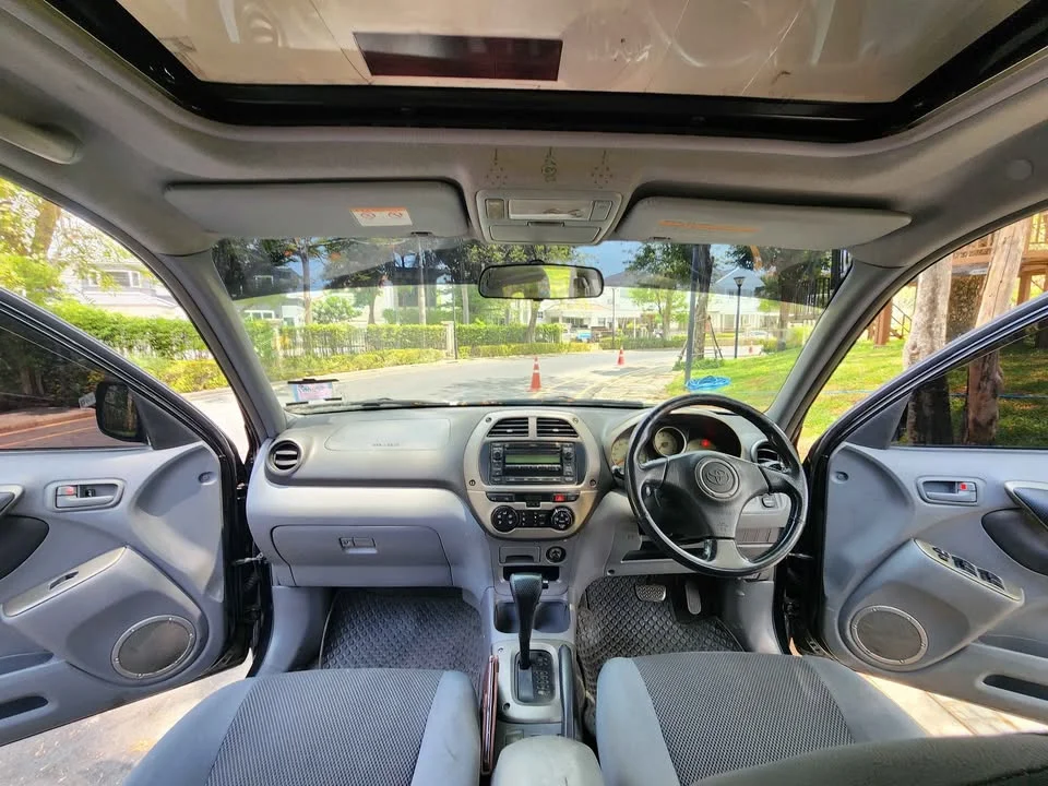 2003 Toyota RAV4 II 3