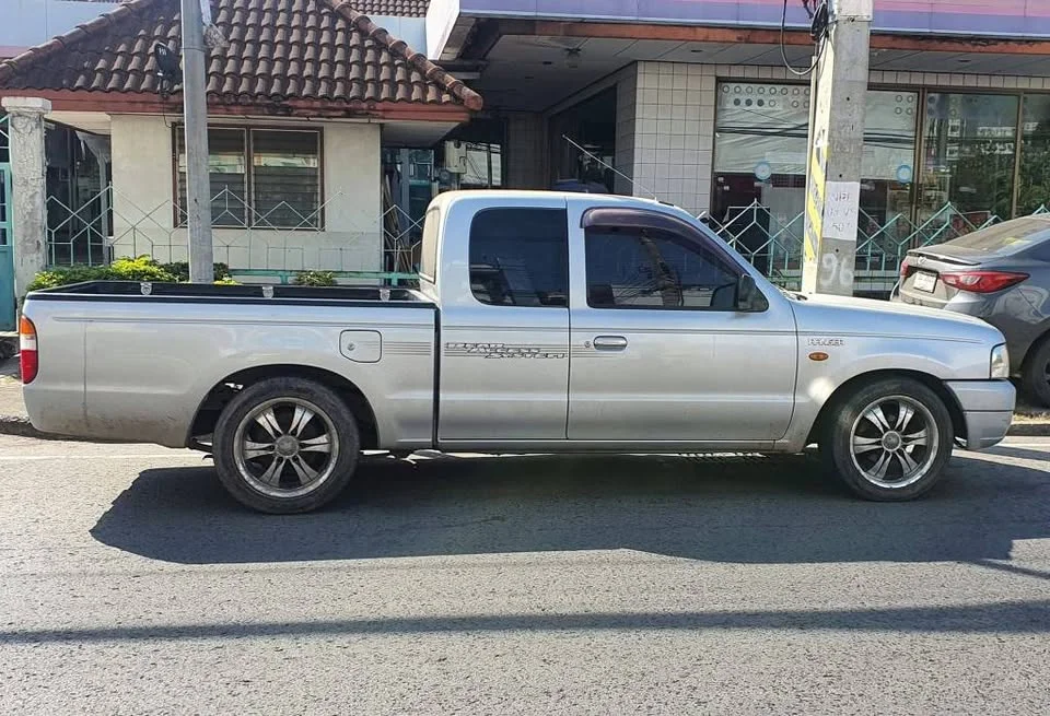 2003 Mazda 2500 Fighter V 2