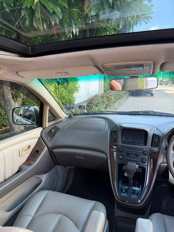 2000 Toyota Harrier I 2