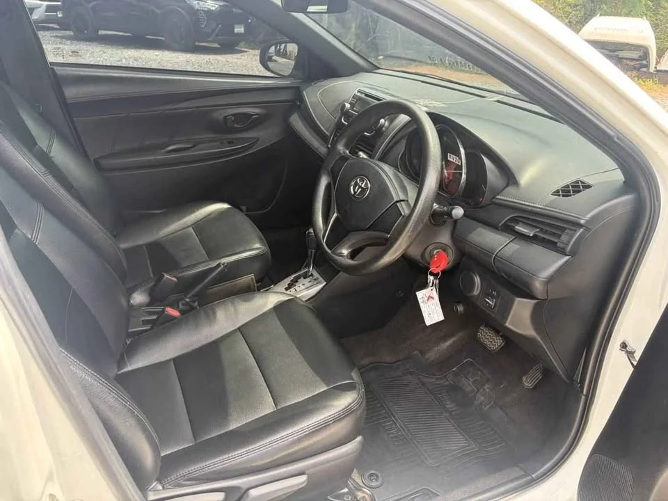 2015 Toyota Yaris III 2