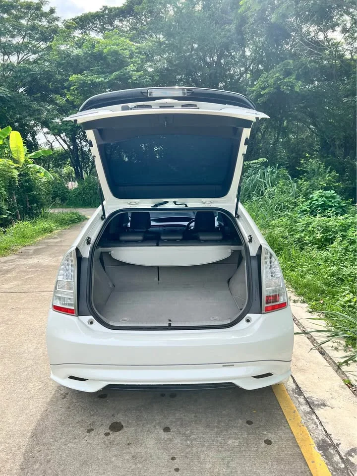 2011 Toyota Prius III 2