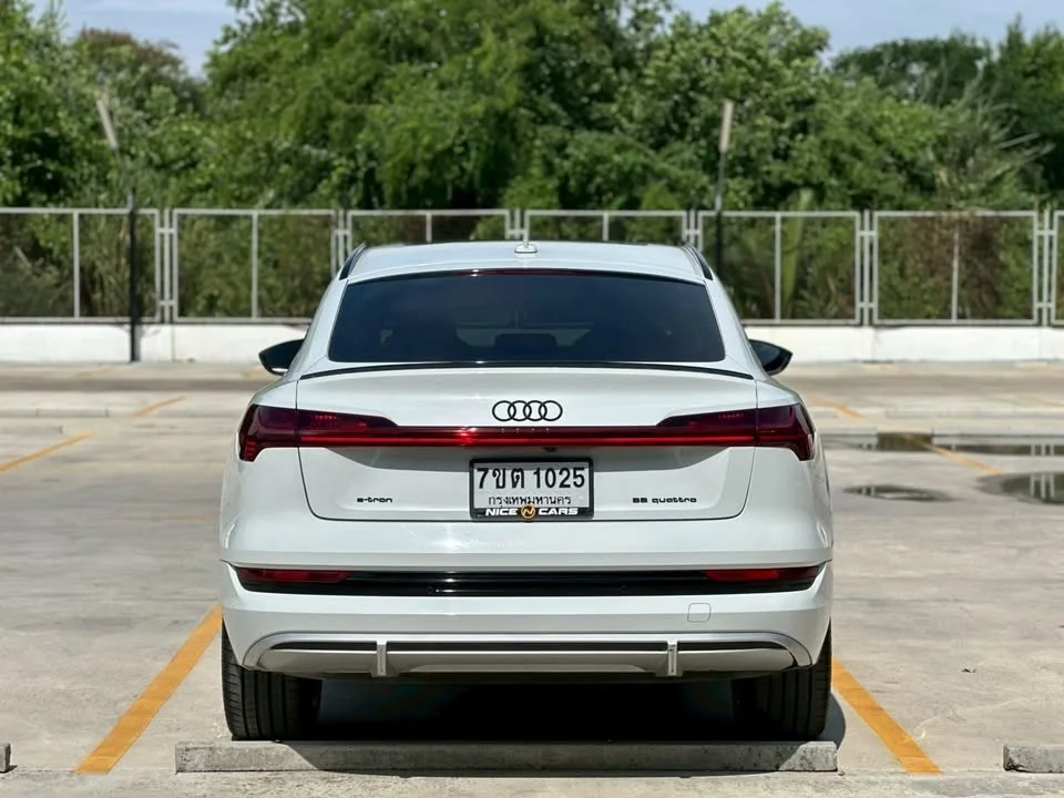 2020 Audi Q8 e-tron 2