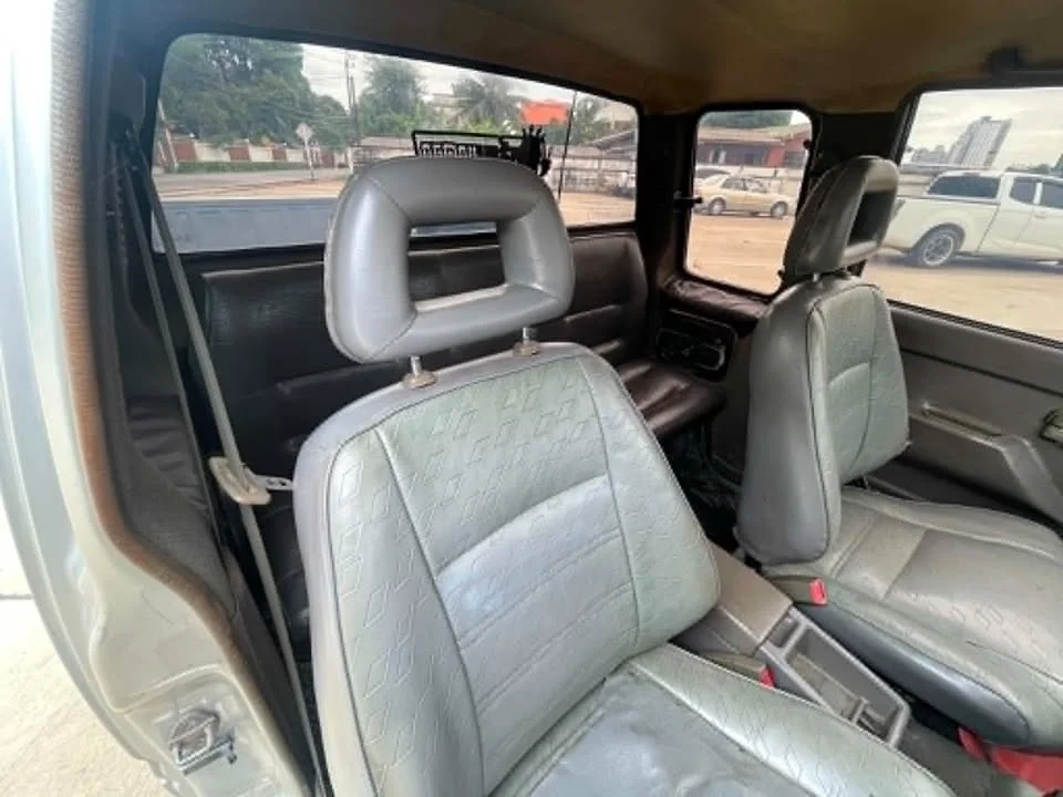 1992 Isuzu TFR III 2