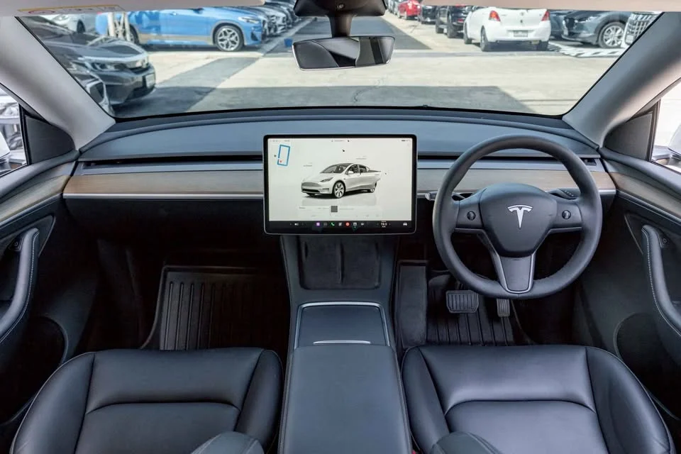 2023 Tesla Model Y 2