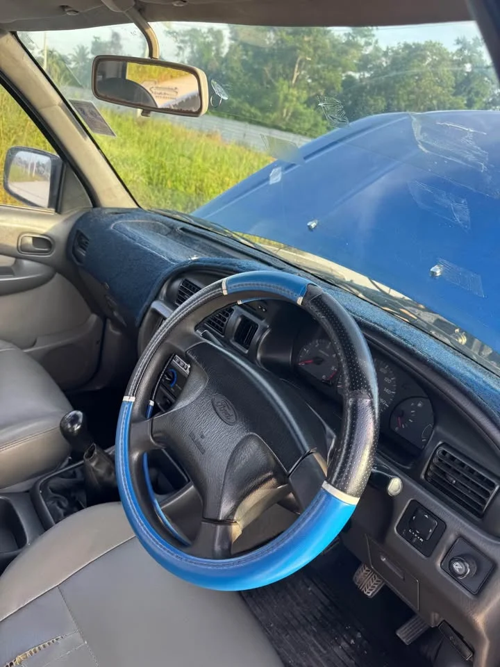 2001 Mazda 2500 Fighter V 2