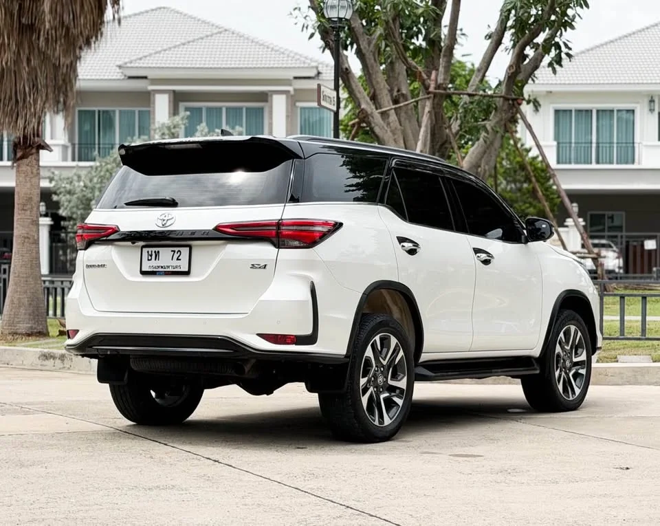 2023 Toyota Fortuner II 3
