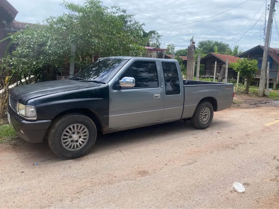 2017 Isuzu TFR III 3