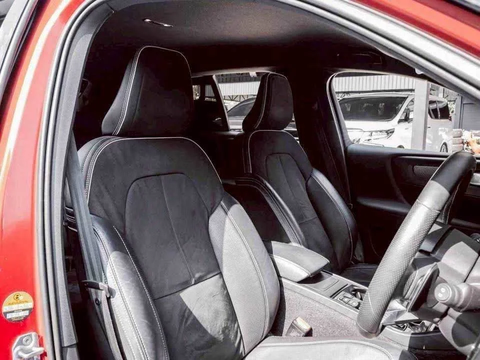 2019 Volvo XC40 2