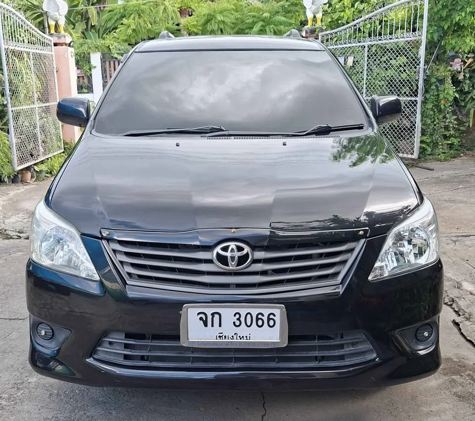 2012 Toyota Innova I 2